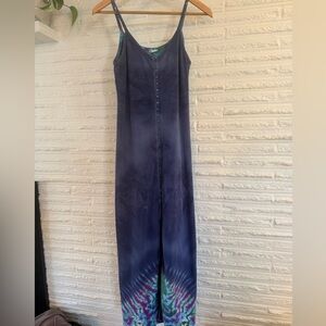 Beautiful tie dye cotton dress with latch hood details.